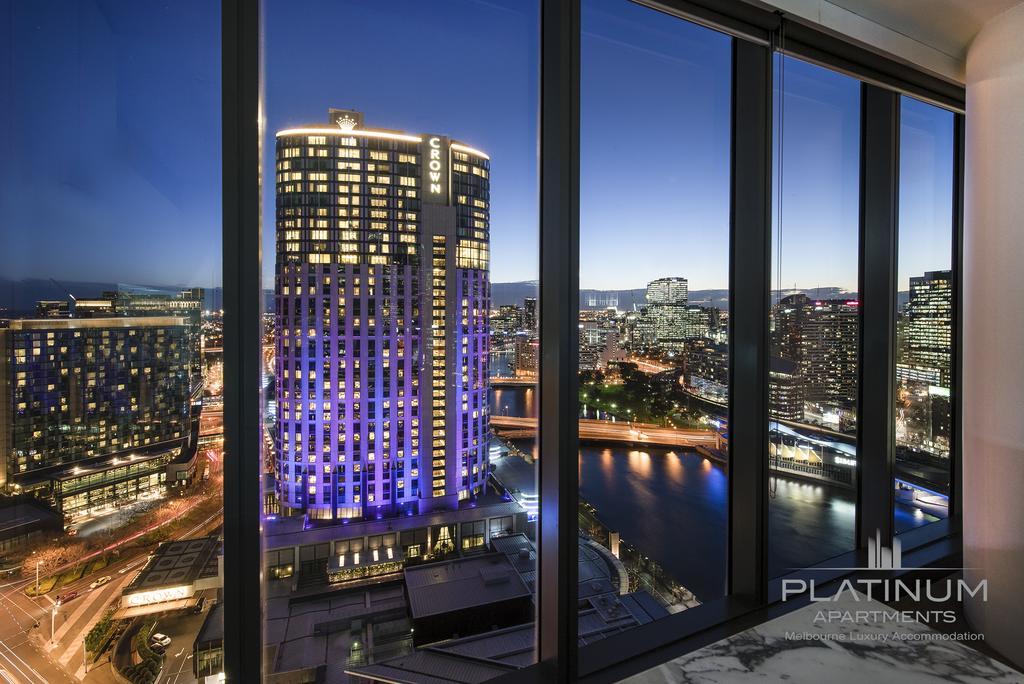 Sub-Penthouse Two-Bedroom Apartment Waterfront